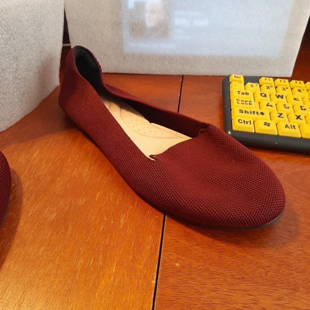 NEW ! Veittes Women Wide Width Flats Shoe Burgundy Size 10